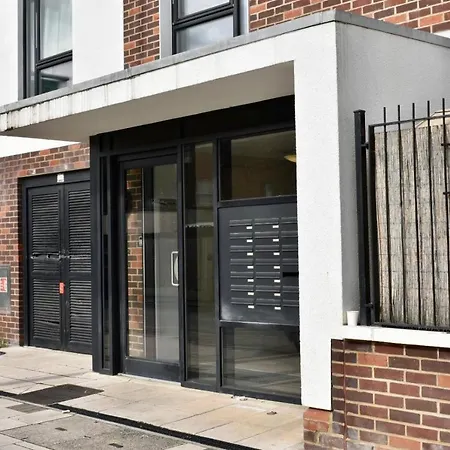 Peacock Energy Wembley Apartment Brent Exterior photo